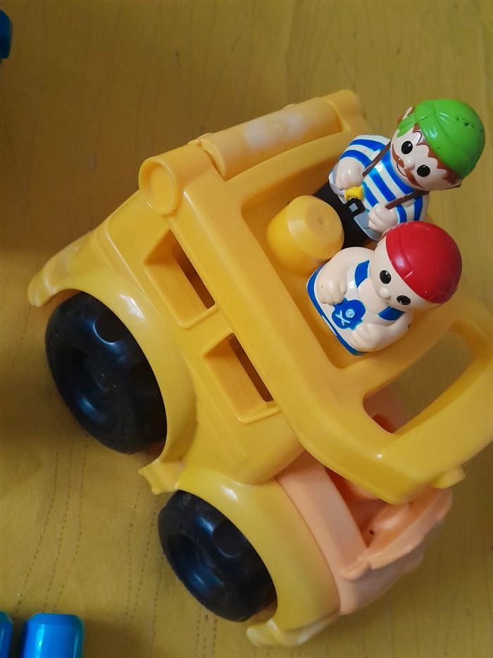 Lot de 68 Mega Bloks + 2 camions + 5 personnages - photo numéro 8