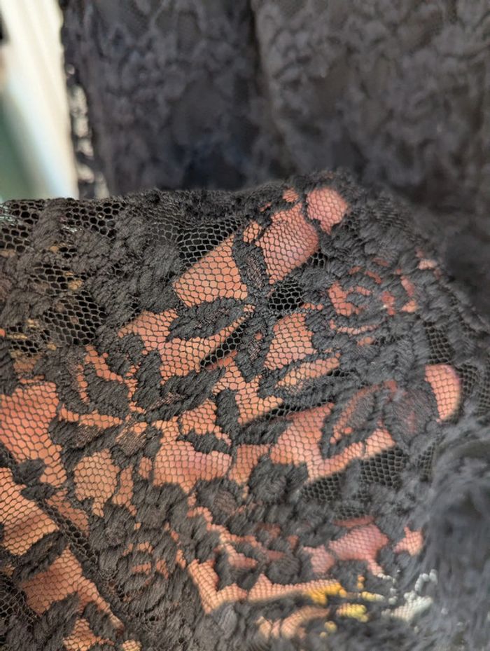 Robe noire en dentelle taille 44 - photo numéro 4
