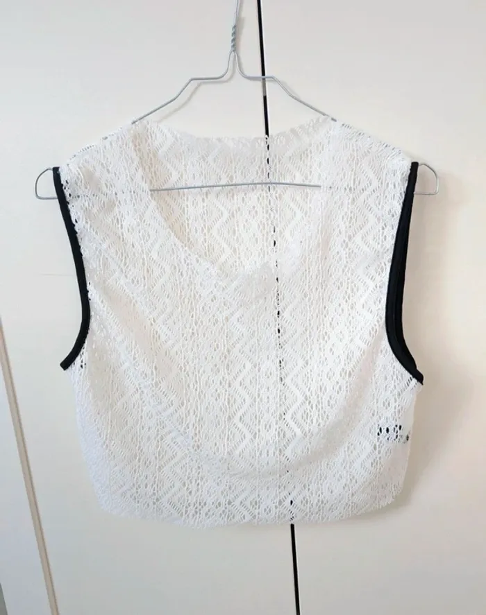 Magnifique Crop top en dentelle blanche taille S. 36 neuf - photo numéro 2