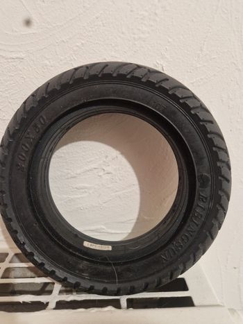 Lot de 2 pneu trottinette plein anti crevaison