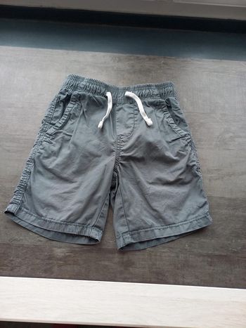 Short garçon gris