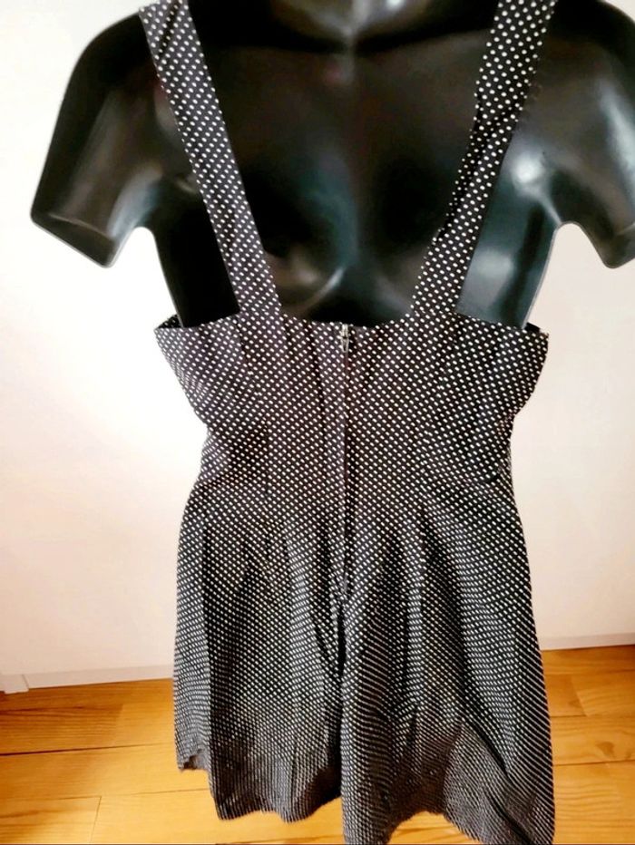 Jolie robe noire à pois blancs La
City style goth gothique lolita
kawaii anime manga - photo numéro 5