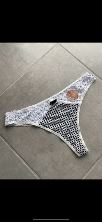 Tanga noir et blanc Taille 44/46