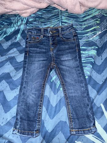 Jeans tape à l’œil 6 mois