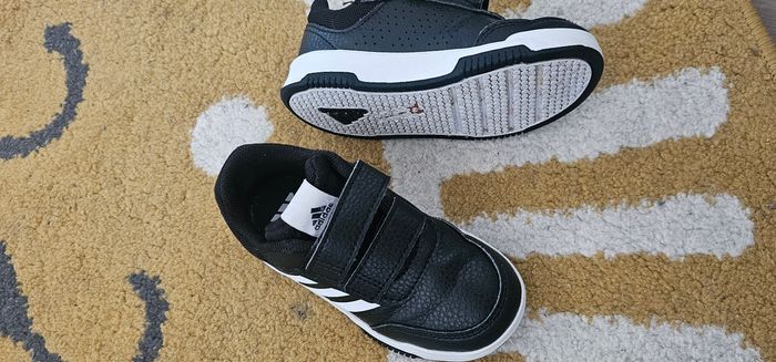 Baskets Adidas pointure 25