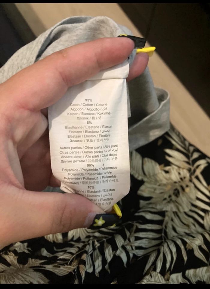 Haut gris à dentelle noir Taille S 🟡 - photo numéro 4