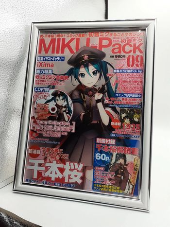 cadre avec affiche hatsune miku cover manga