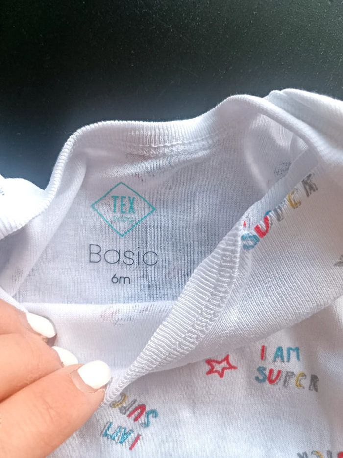 Lot bodies manches courtes 6 mois - photo numéro 4
