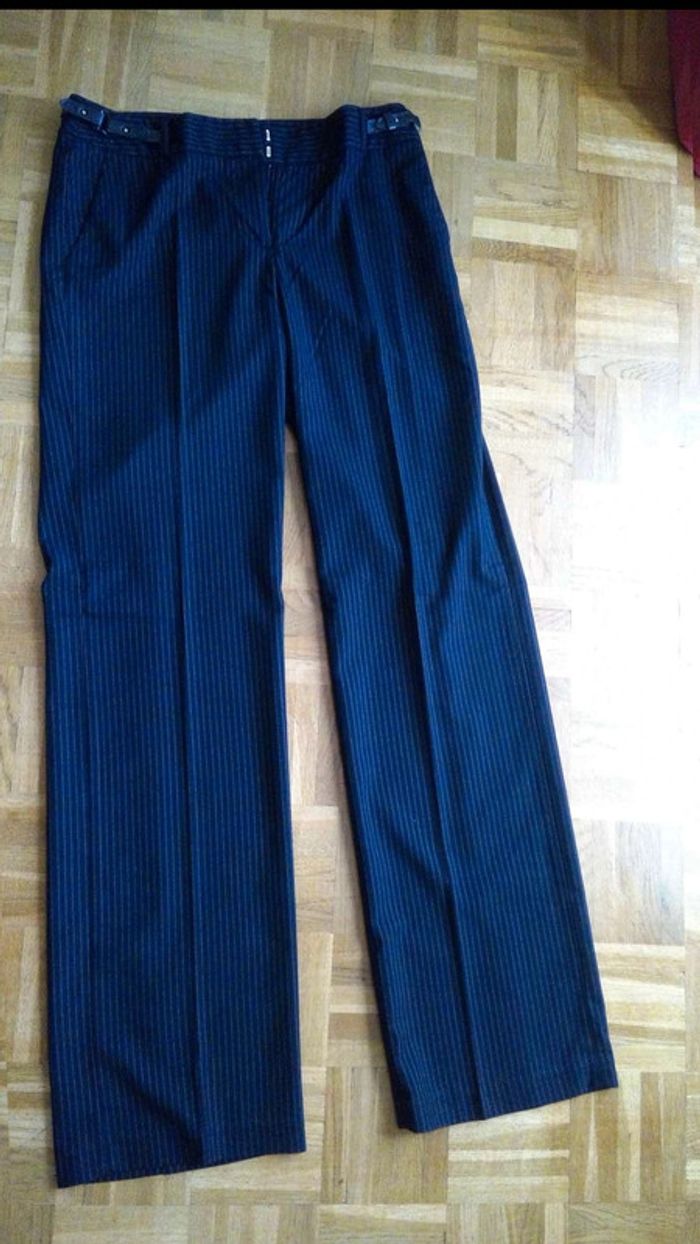 Pantalon  raye  avec  cuir a  la  taille T38