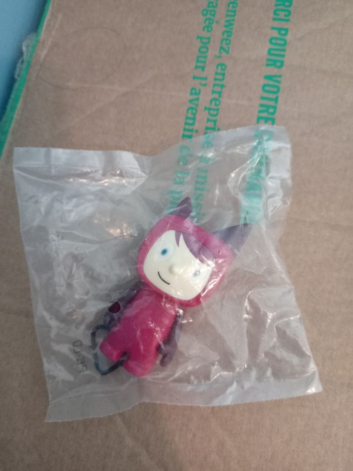 Figurine tonie créatif cassis discontinuée neuve sous blister.