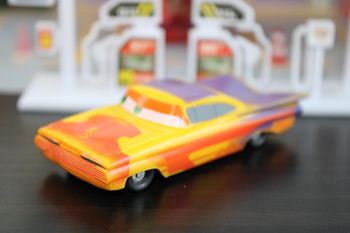 Disney Pixar cars Ramone version violet et jaune