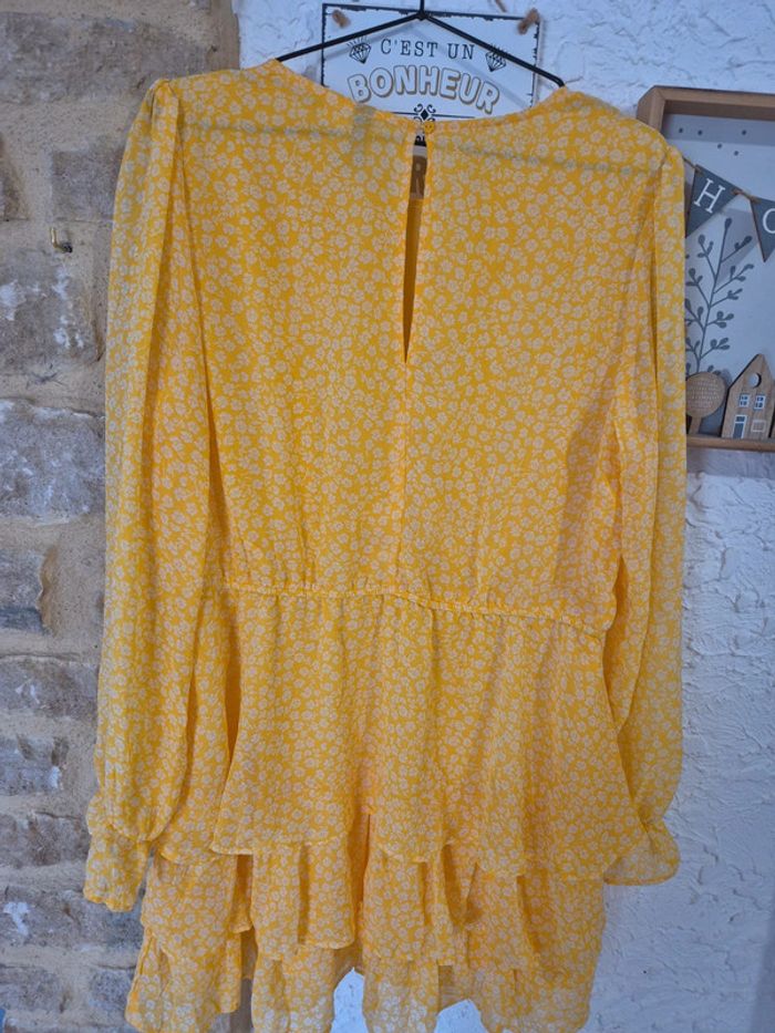 Magnifique robe jaune à fleurs jolis volants parfait pour le printemps/été H&M taille 46 - photo numéro 8