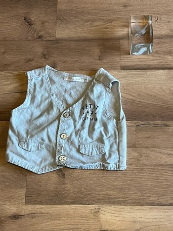 Je vend un petit gilet garçon bébé 6 mois très bon état