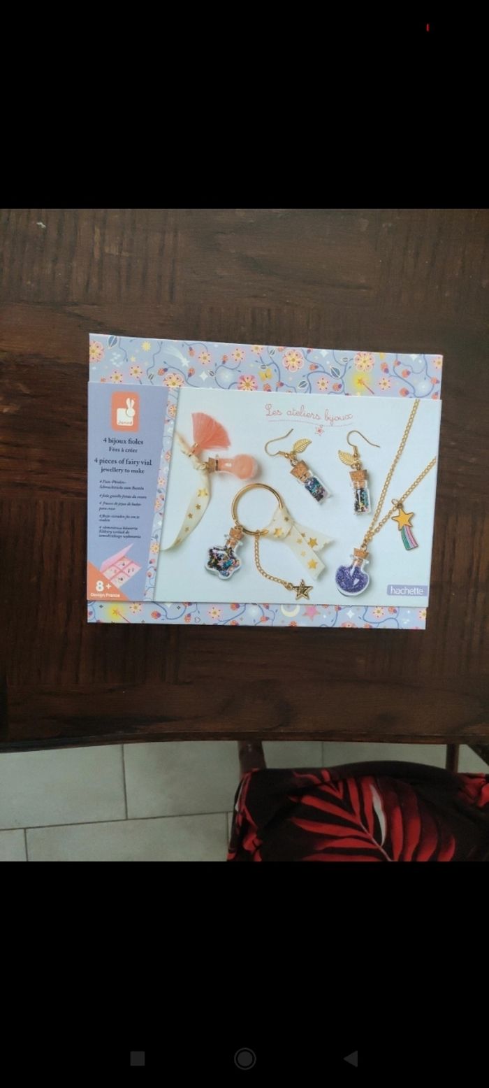 Coffret les ateliers bijoux 4 bijoux fioles fée à créer neuf jamais utilisé