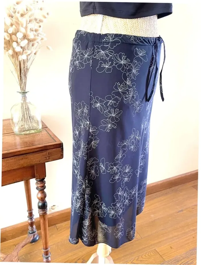 Sublime jupe fluide noir à léger motif fleur neuve H&M - photo numéro 6