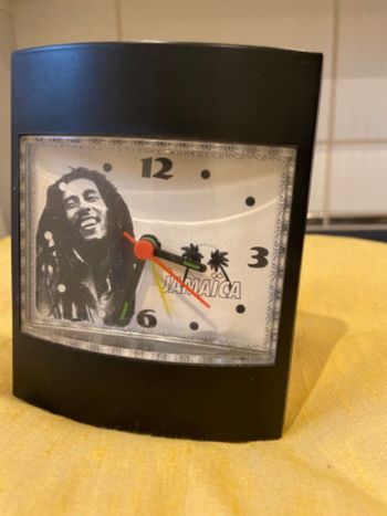 Petite horloge BOB MARLEY