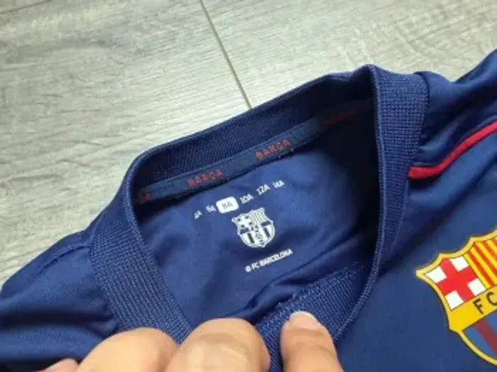 Maillot sport Barça taille 8 ans - photo numéro 2