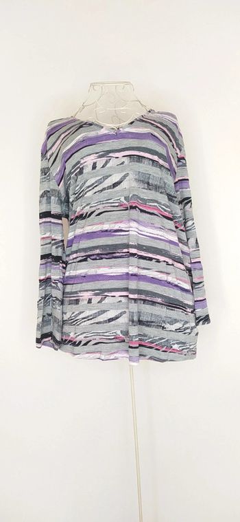 T-shirt gris et violet
