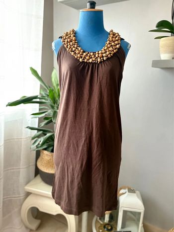 Robe Cacharel - marron - perles en bois sur le col - taille 38/40