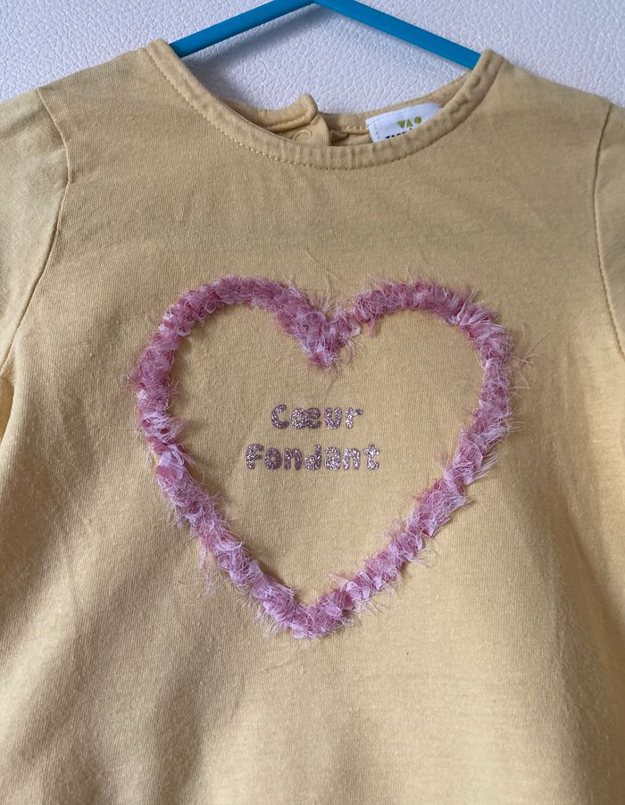 Tee-shirt avec coeur en relief taille 12 mois - photo numéro 2