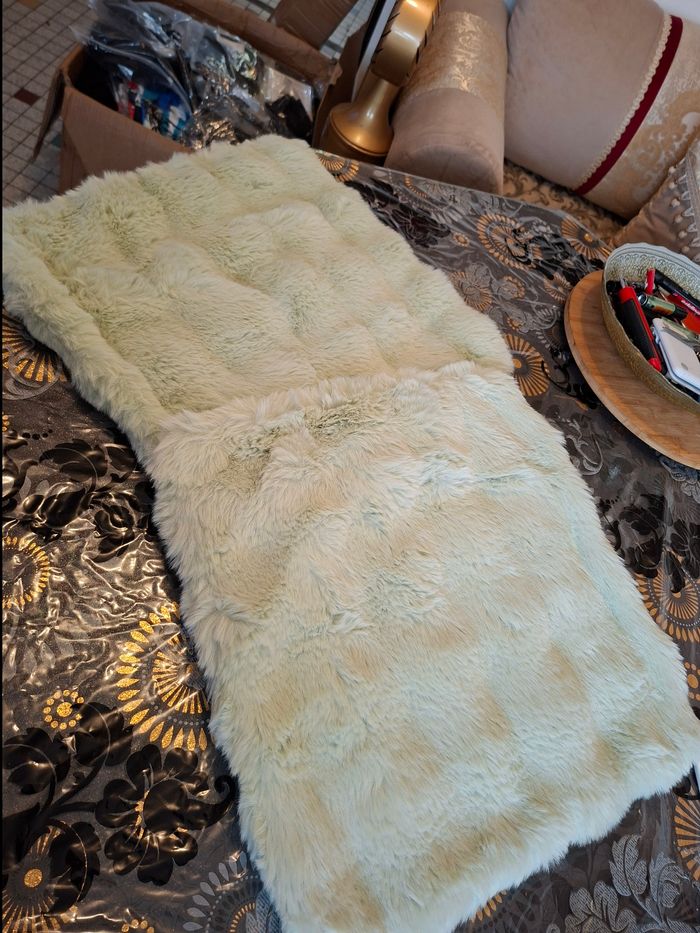 2 housses de cousins vers claire tout doux 43 sur 43 cm neuf prix 3 euro