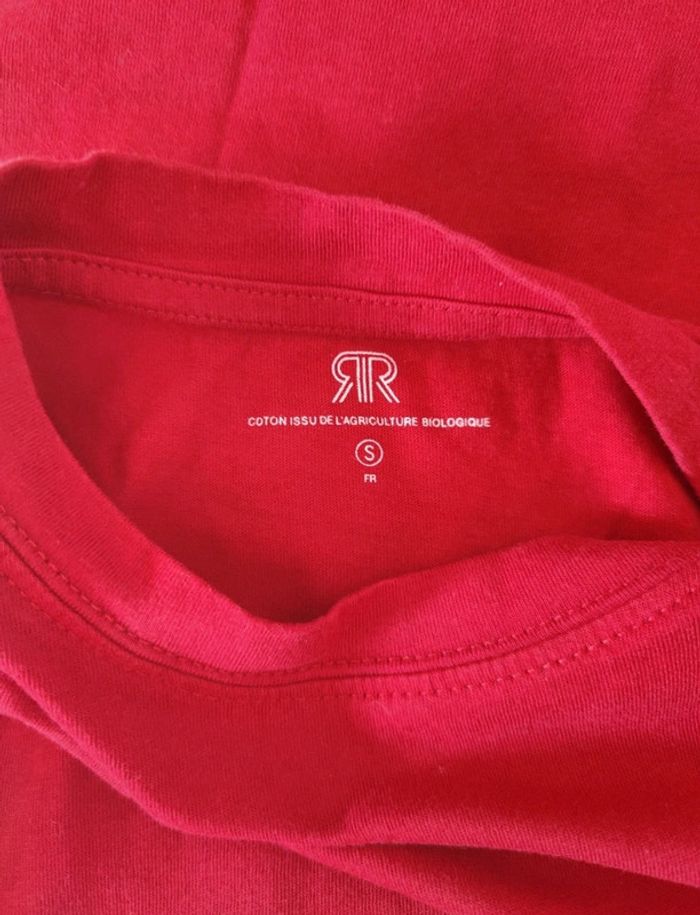 Tee-shirt rouge - photo numéro 4