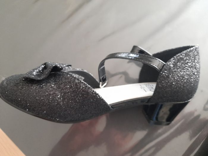 Jolie chaussures noires à paillettes en 32 - photo numéro 2