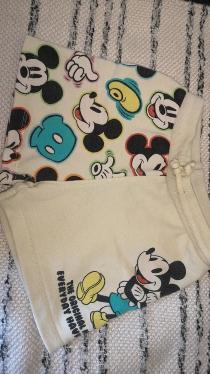 Emsenble short t-shirt Zara Disney - photo numéro 3