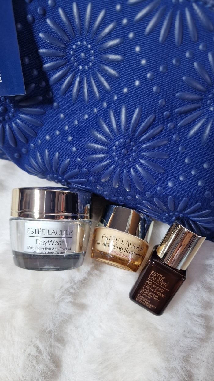 Pochette / Mini sac Estée Lauder + Set soin visage – NEUF - photo numéro 1