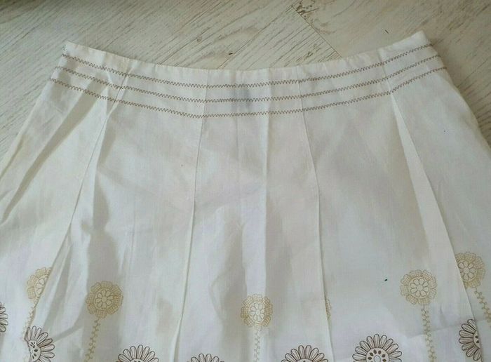 Belle jupe blanche, motifs floral beige et paillette T: 42 - photo numéro 2