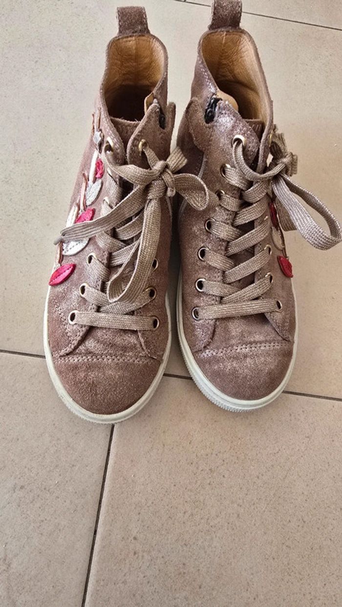 Basket montantes Pom d'api taille 31