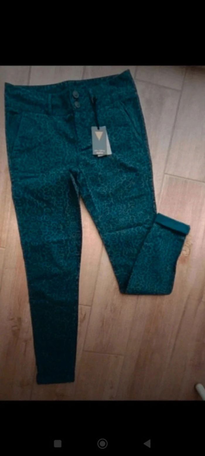 Pantalon neuf 26/36