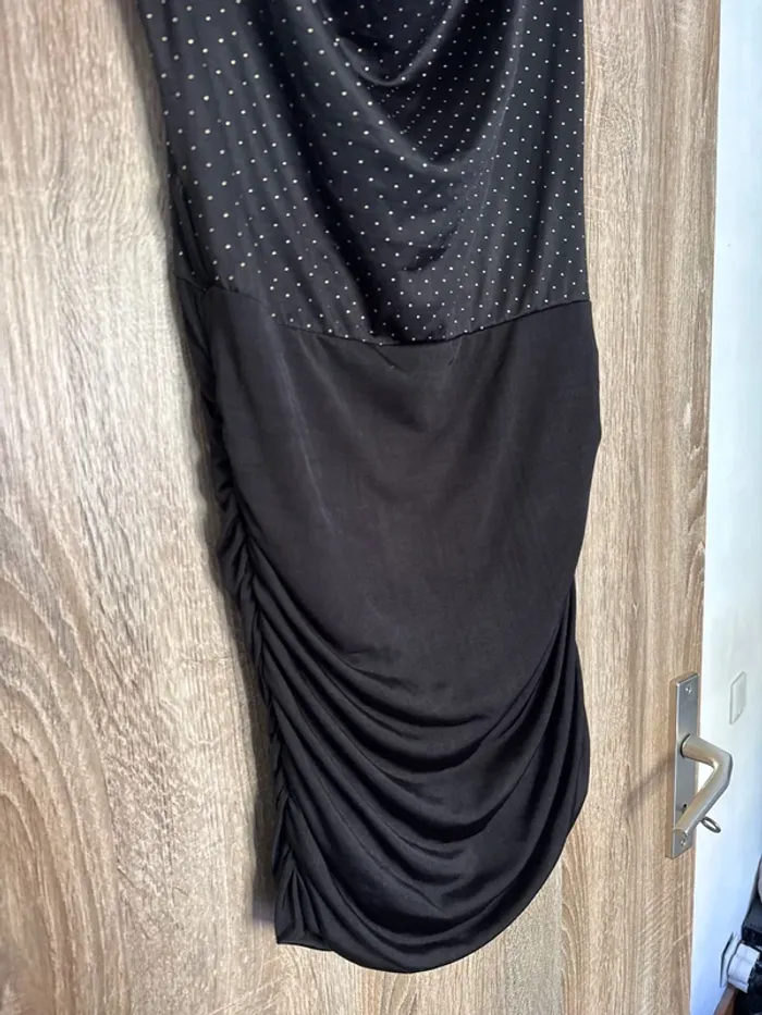 Robe moulante noire - photo numéro 2