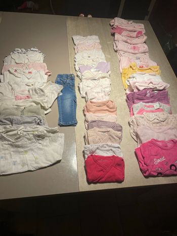 Bébé fille 1 mois