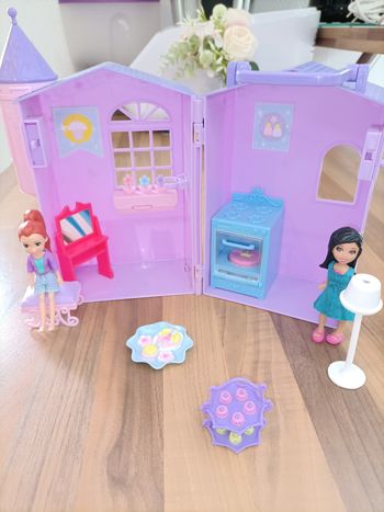 Petit château barbie rose violet avec mobilier et 2 mini barbies