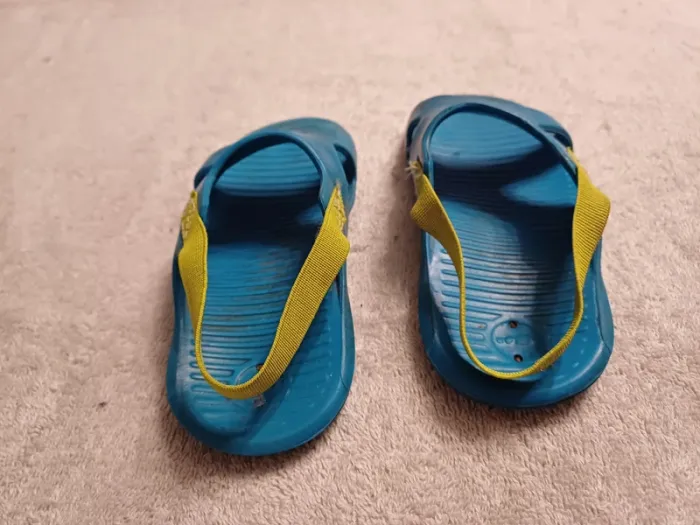 Tong Decathlon taille 27 (réf perso 81)(familleac72) - photo numéro 3