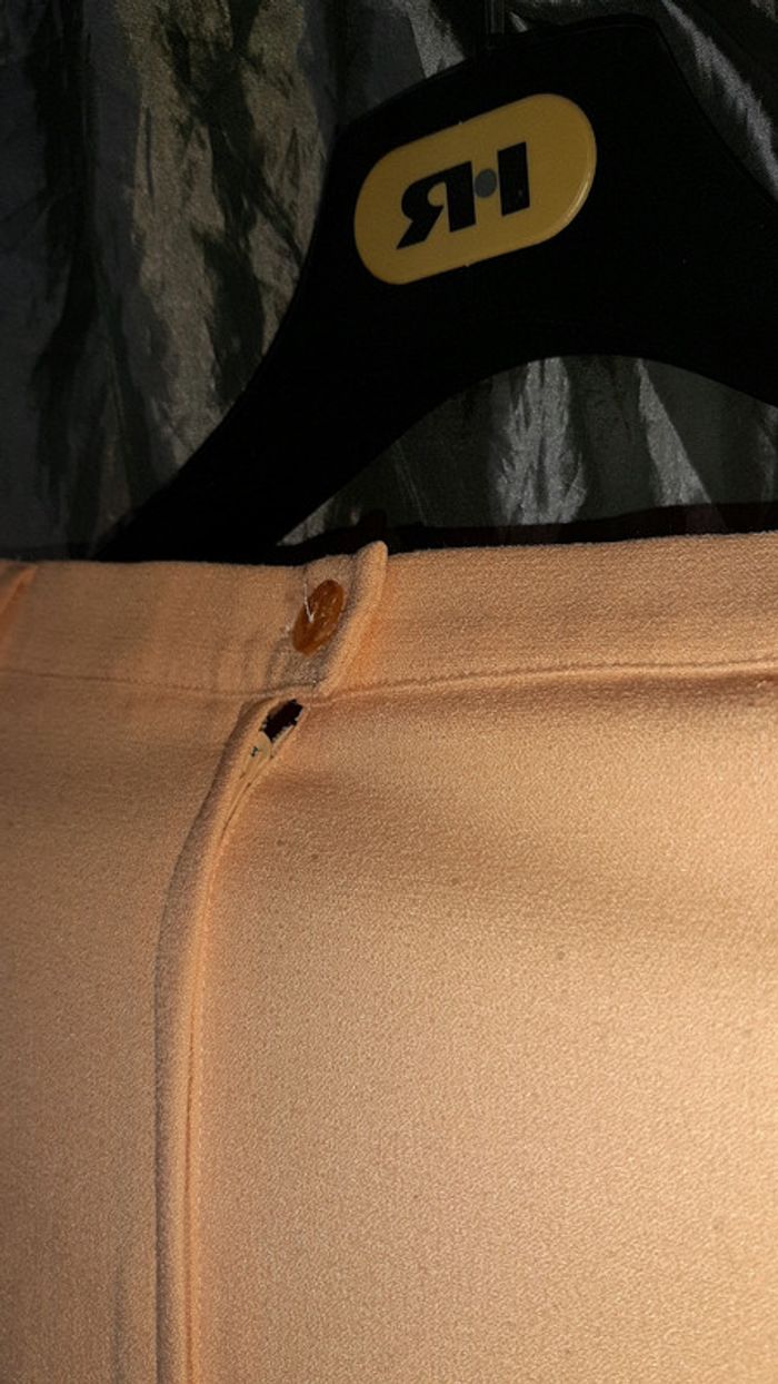 Jupe 3/4 tailleur, quelques fils tirés à la taille - photo numéro 5