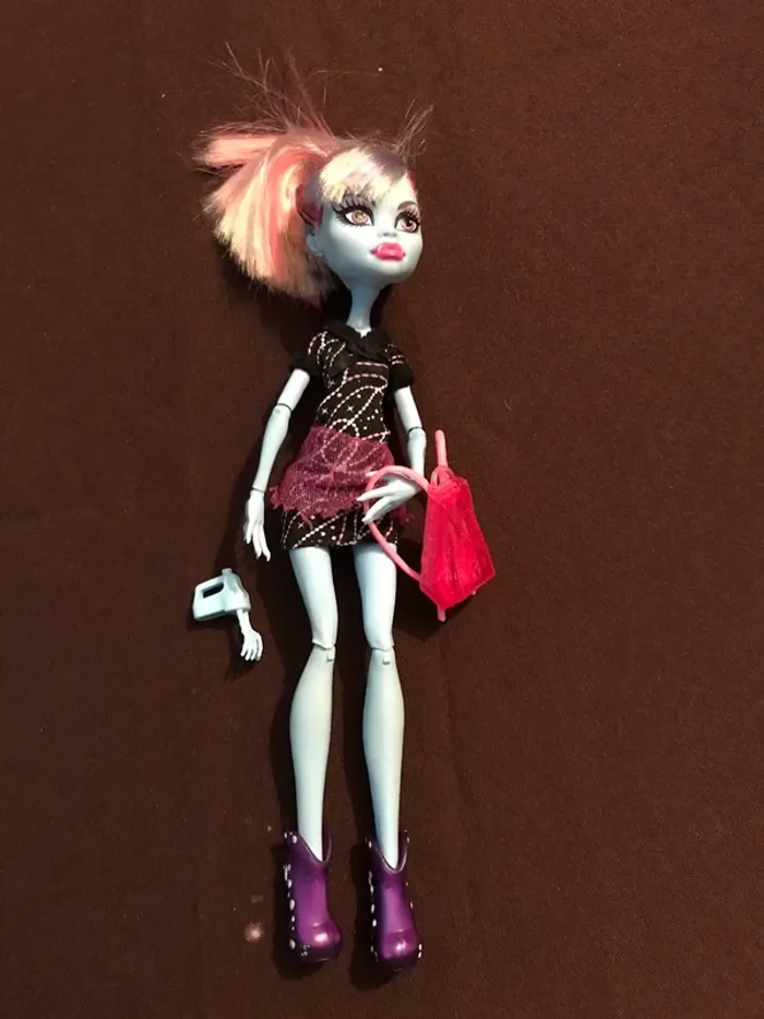 2 monster high et 1 offert - photo numéro 2