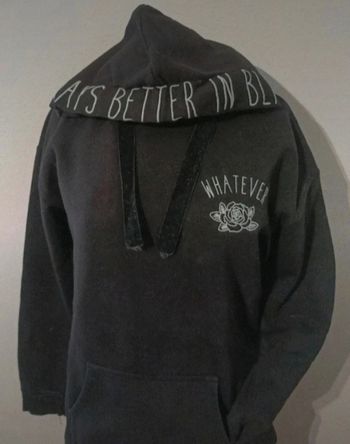 Superbe sweat shirt à capuche