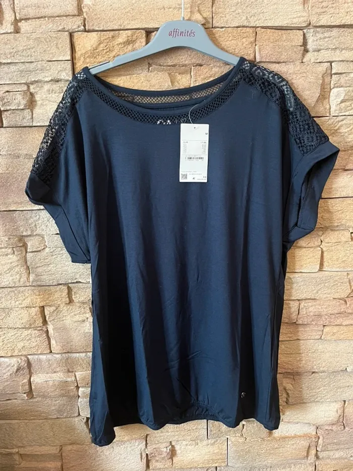Blouse manches courtes taille M neuf avec étiquette