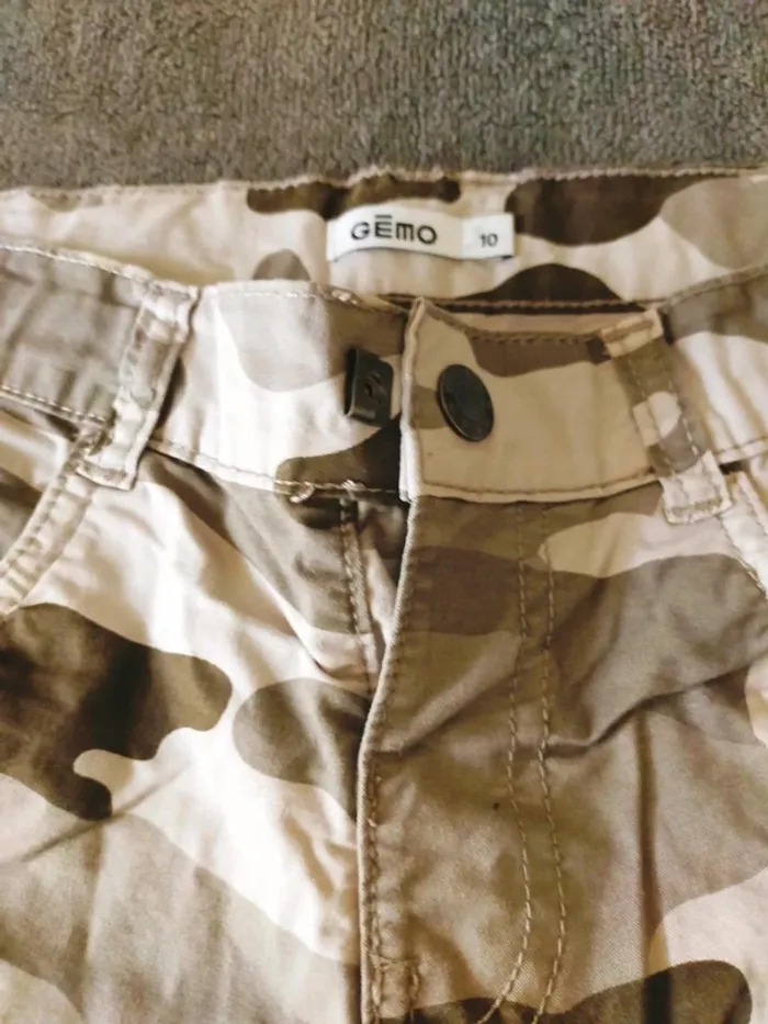 Très beau short 10 ans - photo numéro 3