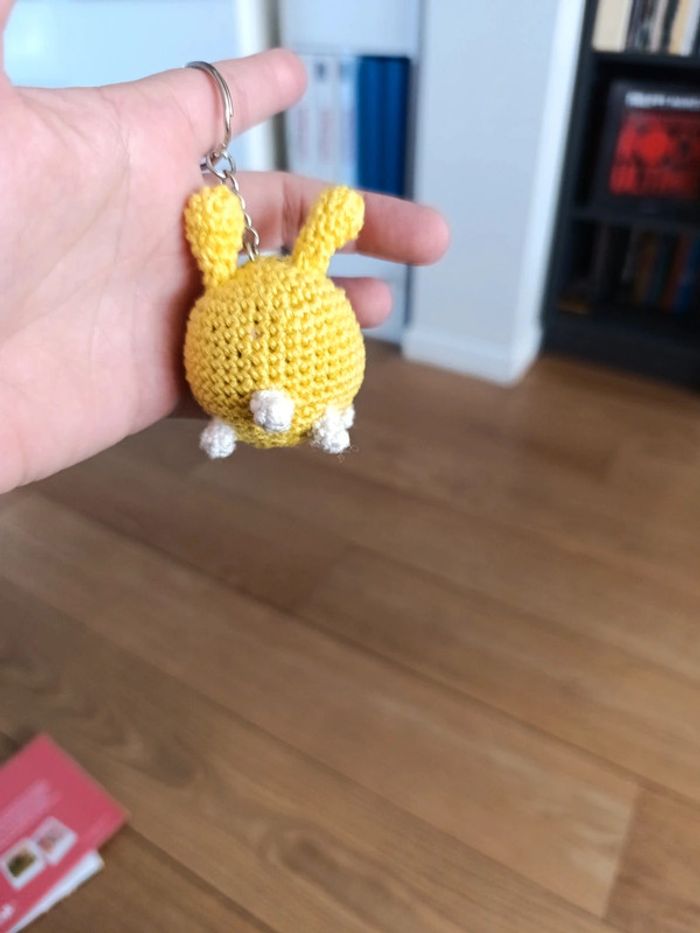 Mignon porte clé lapin fait au crochet - photo numéro 4