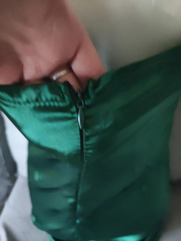 Robe effet satin vert - photo numéro 4