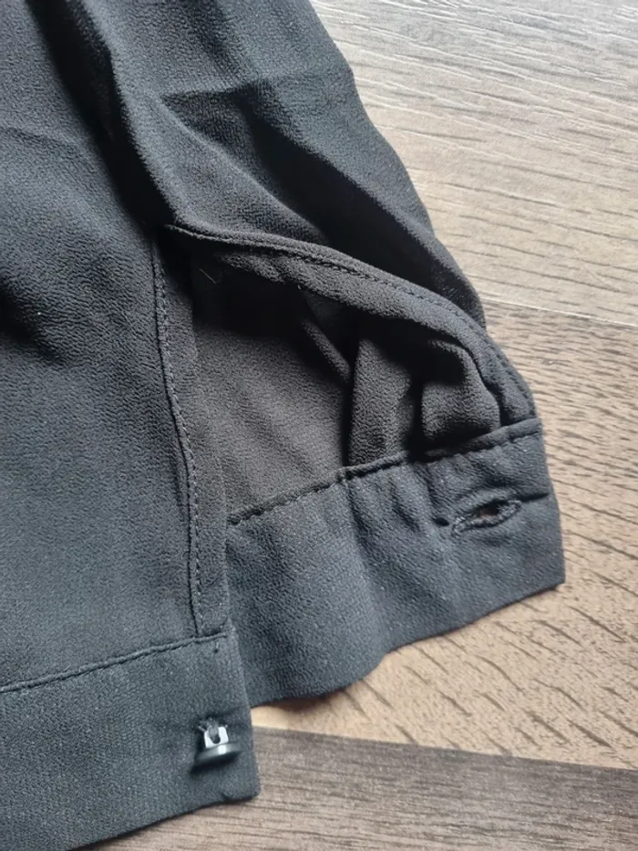 Robe fluide noire avec jupon et boutons aux manches. Femme. Taille 40. Kiabi. TBE - photo numéro 7