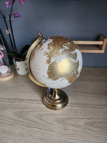 Globe doré  + déco doré