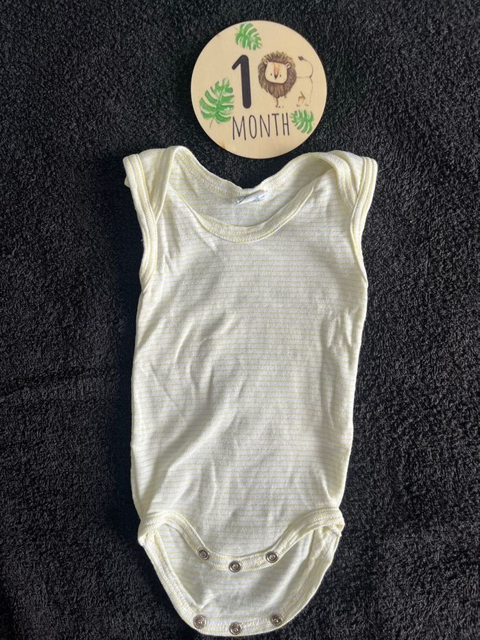 Lot 5 bodies taille 1 mois - photo numéro 2