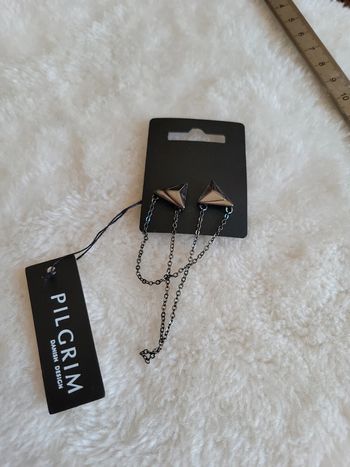 Broche col de chemise.