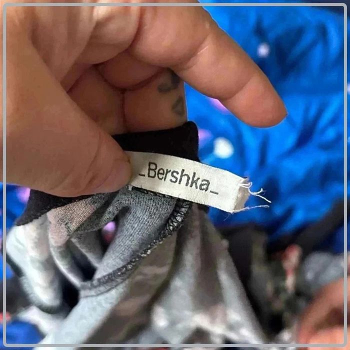 Magnifique mini jupe  taille  34  marque  bershka - photo numéro 4