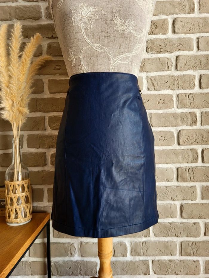 Jupe en similicuir bleu marine Naf Naf - Rock chic