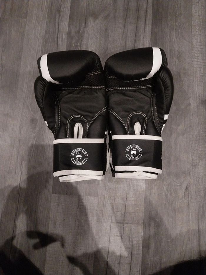 Paire de gants venum 4 OZ - photo numéro 2